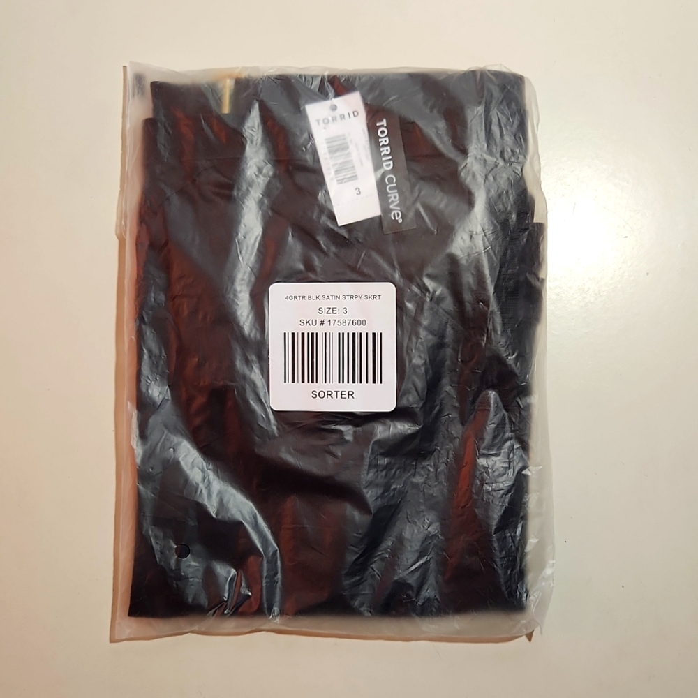 ❤️NWT TORRID LINGERIE - GARTER SKIRT - SATIN BLACK STRAPPY - PLUS SIZE - Picture 5 of 10